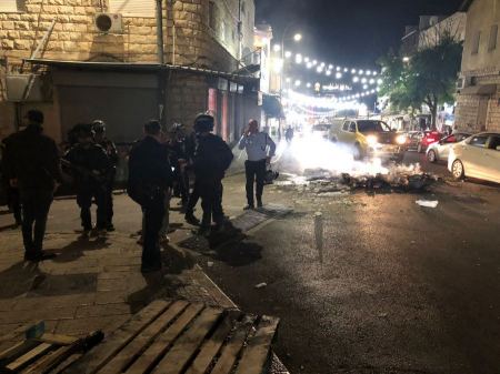 على خلفية المواجهات مع الشرطة : اقتحام منازل واعتقالات في الناصرة